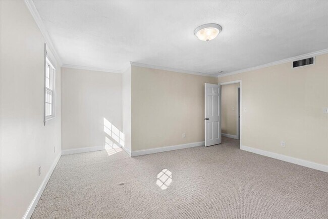 Building Photo - 8 Captain Cook Ln