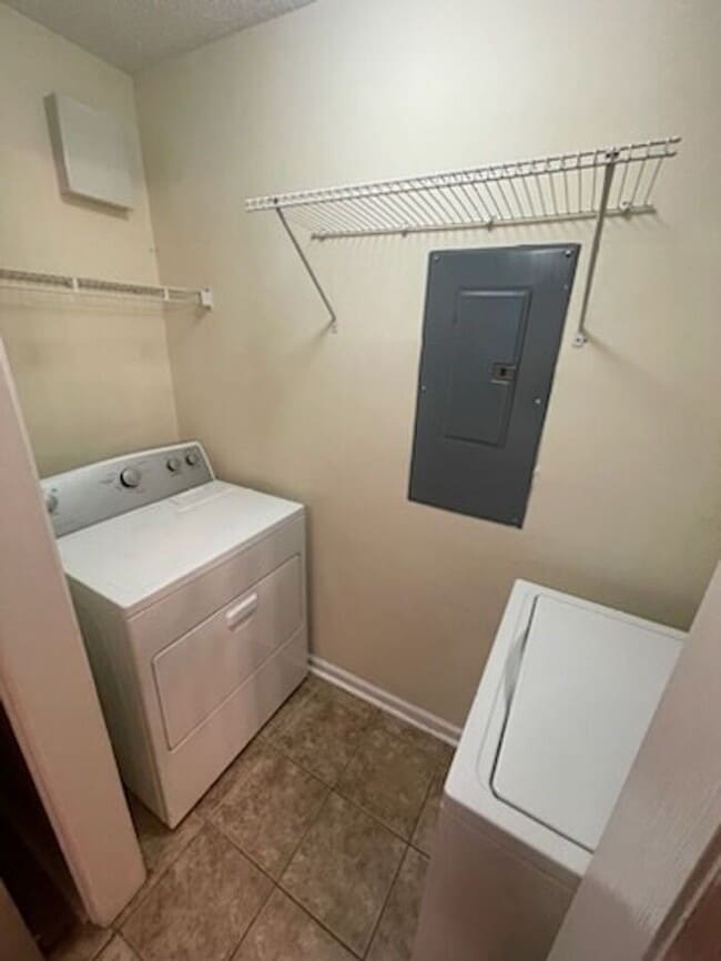 Building Photo - Cape Cottages Condos, Beachy 3 bedroom, 2 ...
