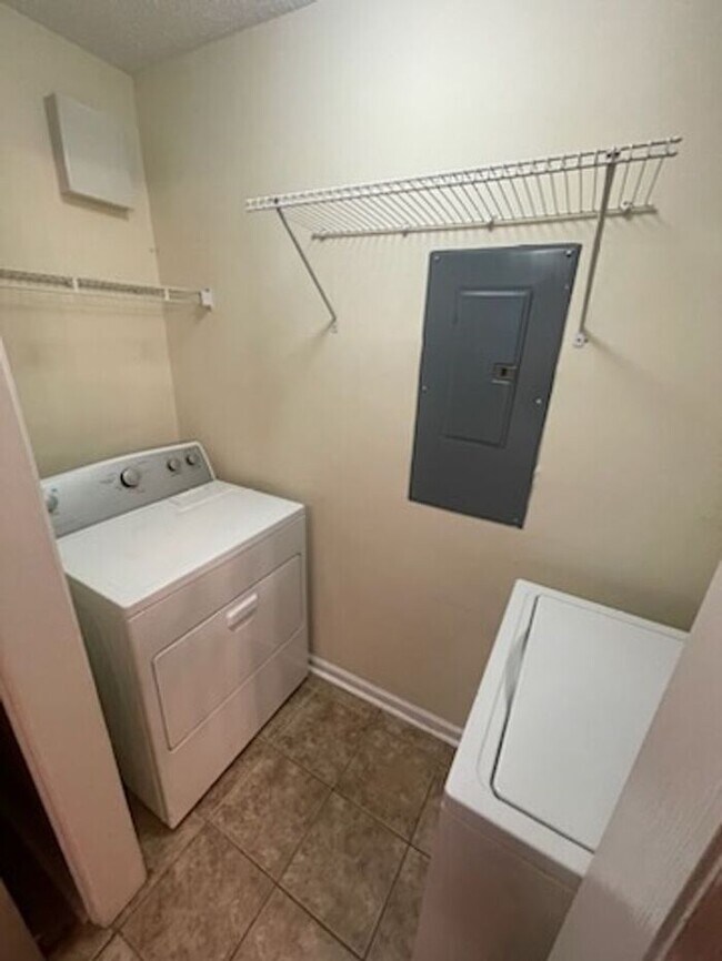 Building Photo - Pool View Unit! Cape Cottages Coastal 3 be...