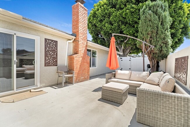 Building Photo - 6BD/4BA One Story Single Family House next to UCI