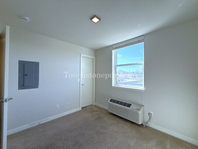Building Photo - 2nd MONTH RENT FREE! Modern 2 Bedroom, 1.5 Bathroom Apartment