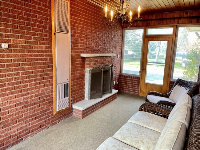 Building Photo - 92 Vestal Ave