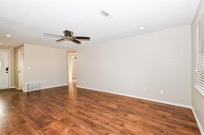 Building Photo - 1105 S Avery Dr