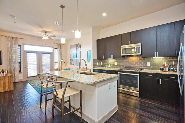 Building Photo - Midtown on the Rail