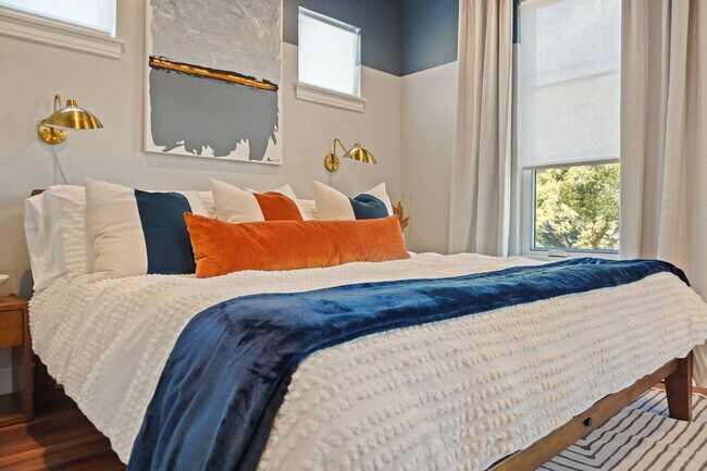 Building Photo - 225 W 1st St