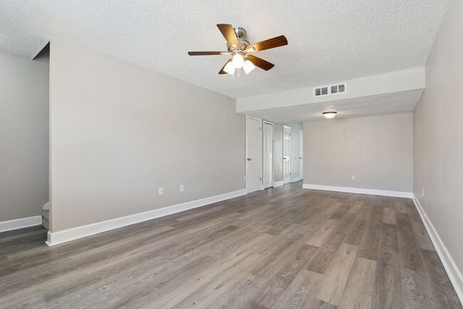 Building Photo - Beautifully Updated 2BR/1.5BA Altamonte Springs Townhome with Modern Finishes