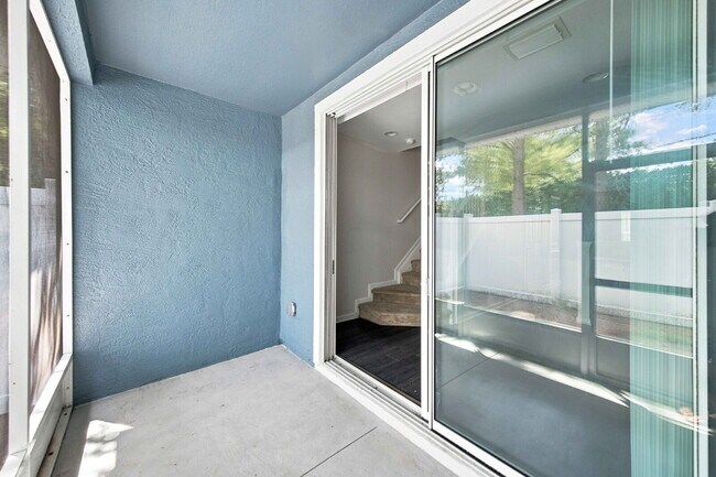 Building Photo - END-UNIT TOWNHOME FOR RENT IN GATED WYNCHASE AT FORE RANCH!