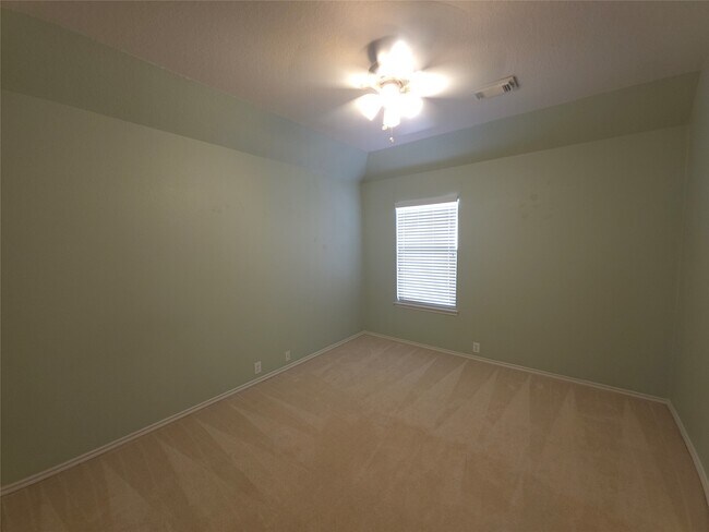 Building Photo - 3027 Providence Oak St