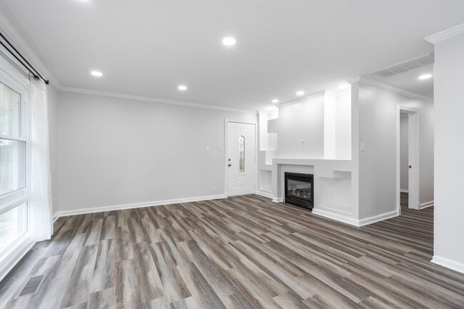 Building Photo - 388 Nancy Ln