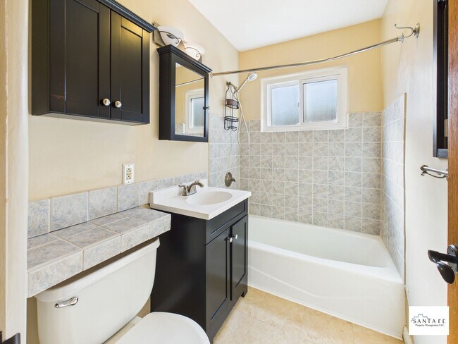 Building Photo - 204 Solana Dr