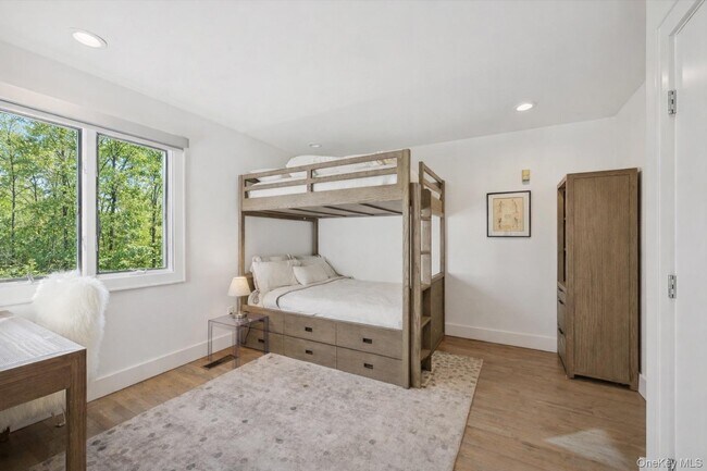 Building Photo - 3 Southwood Ln