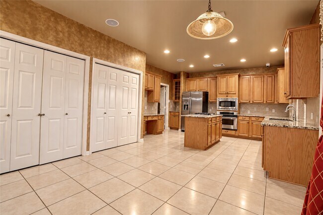 Building Photo - 2707 Sterling Fields Dr