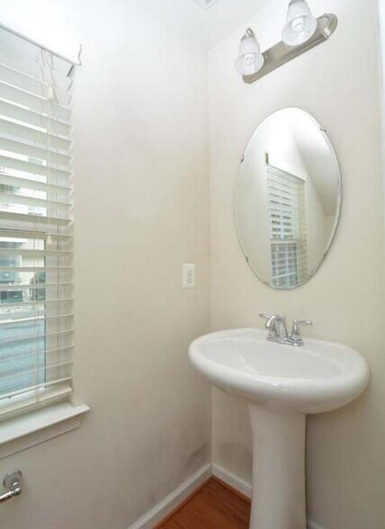 Building Photo - 904 Hall Station Dr
