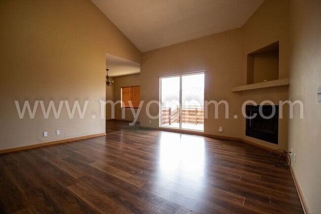 Building Photo - spacious 4-bedroom, 3-bathroom