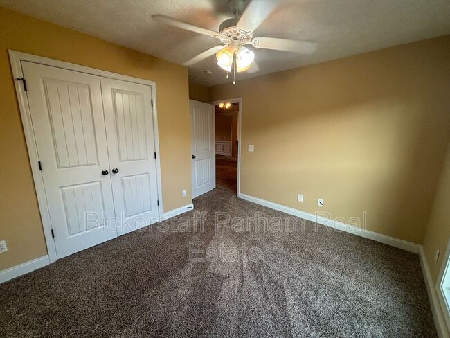 Building Photo - 385 Lee Rd 2141