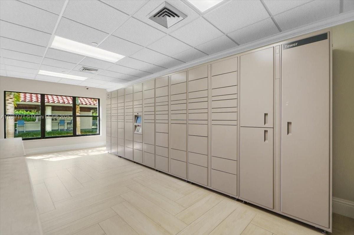 Building Photo - 3200 Port Royale Dr N