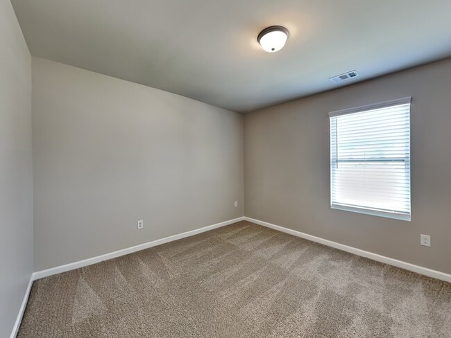 Building Photo - One Month FREE Move-in Special!