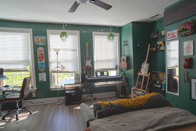Building Photo - 4-5 Bedroom Single Family Home Located in the Fan/Richmond VA