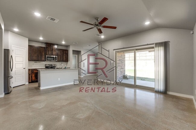 Building Photo - 3 bedroom 2 bath Smart Home