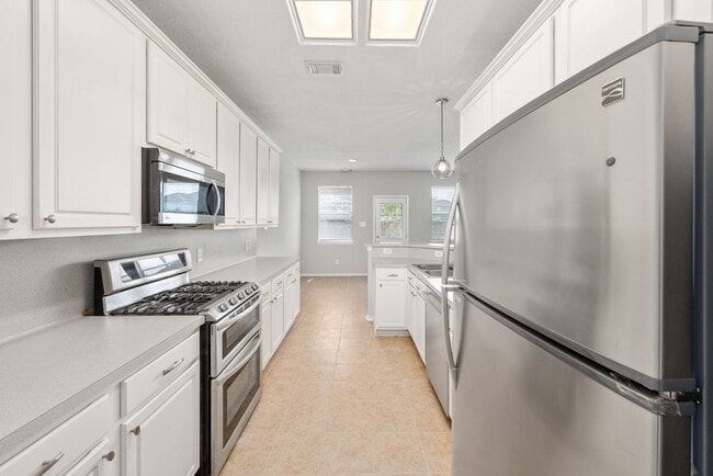 Building Photo - 14425 Rosehedge Ct