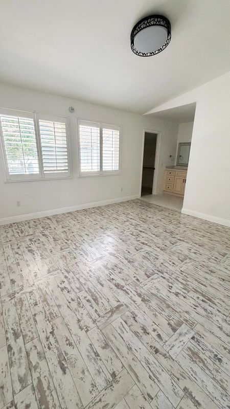 Building Photo - 8167 Vineyard Ave