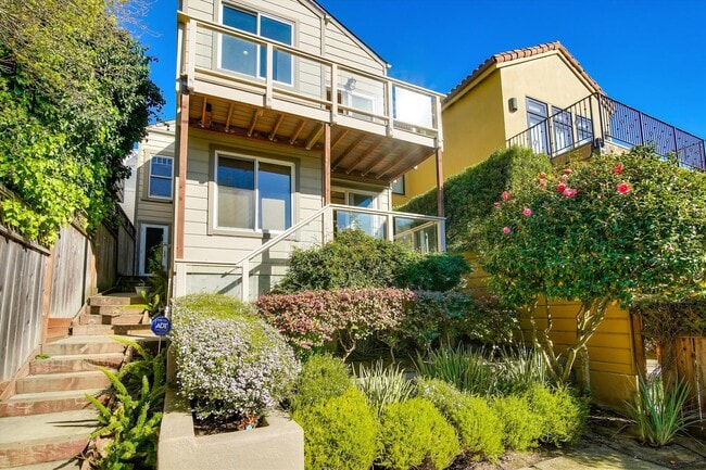 Building Photo - Fantastic, updated Noe Valley single famil...