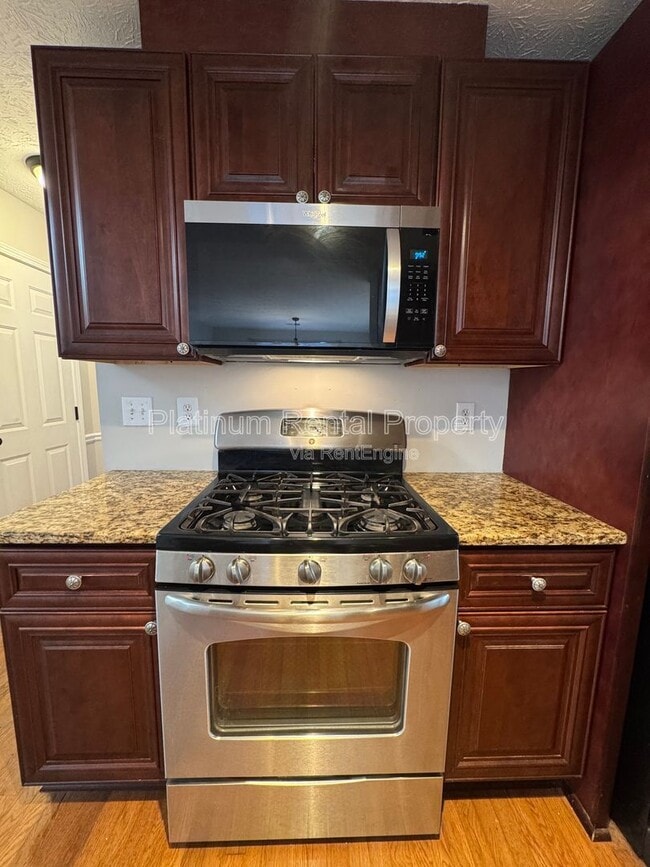 Building Photo - 11080 Crabapple Lake Dr