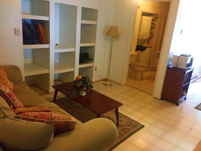 Building Photo - 294 Hines Ave