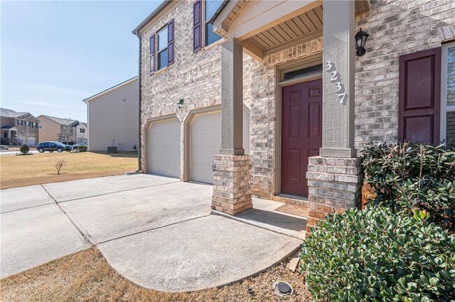 Building Photo - 3237 Cedar Crest Way