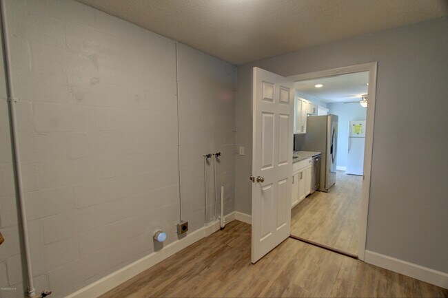 Building Photo - 3210 Westwood Dr