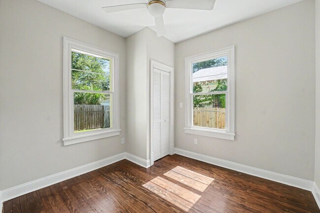 Building Photo - 1124 E 37th St