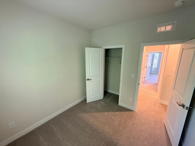 Building Photo - Brand New Townhome in the heart of Charotte