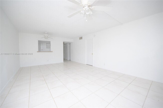 Building Photo - 404 NW 68th Ave
