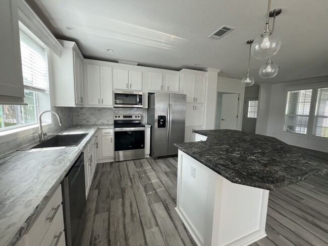 Building Photo - 245 Bimini Cay Cir