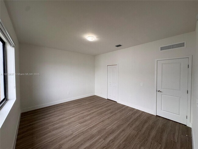 Building Photo - 34530 SW 190th Ave