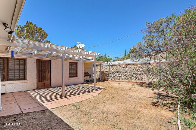 Building Photo - 1104 Madeline Dr
