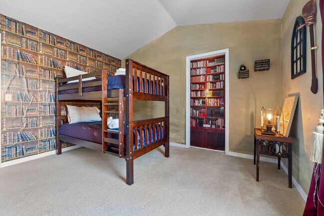 Building Photo - 453 Scrub Jay Way