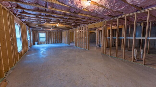 Building Photo - 5875 Chestnut Dr