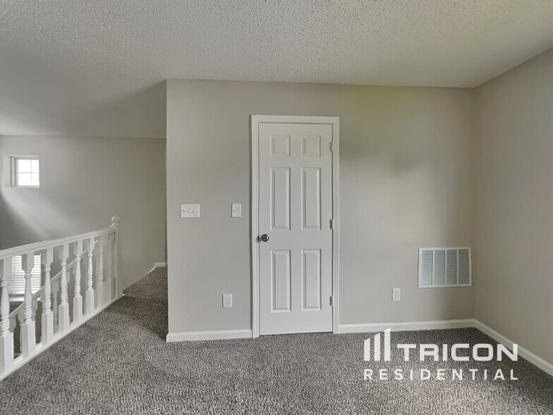 Building Photo - 8033 Lake Tree Cir