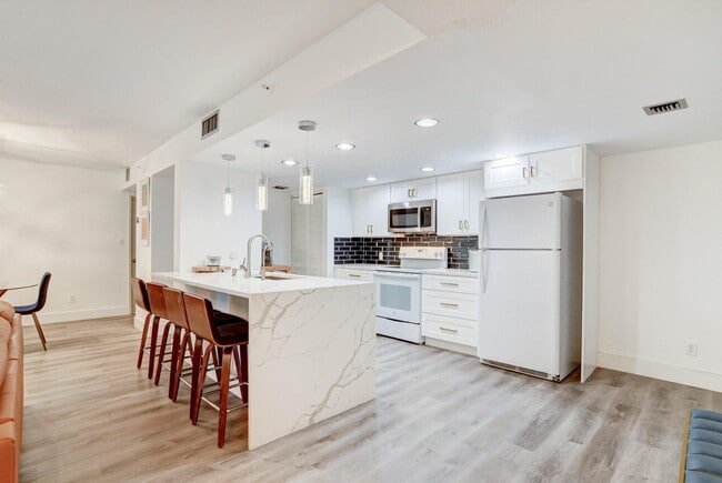 Building Photo - 1915 Lavers Cir