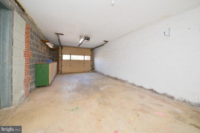 Building Photo - 3035 Hazelton St