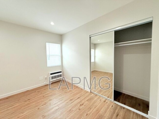 Building Photo - 2304 N Frederic St