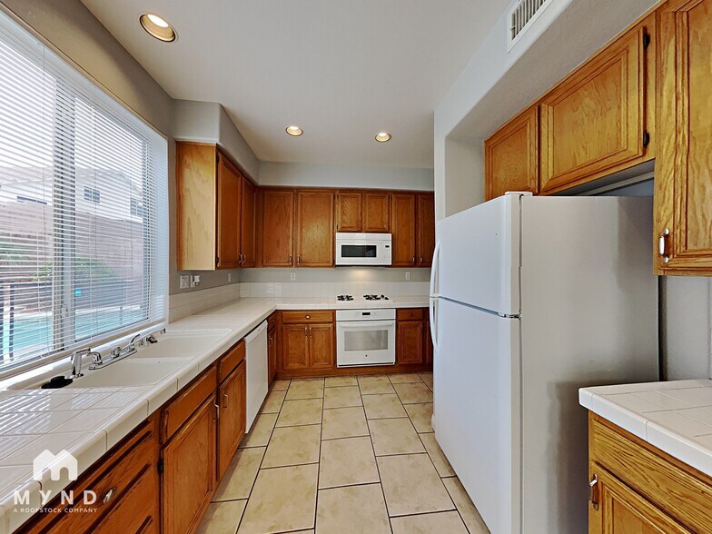 Building Photo - 245 Farlin Cir