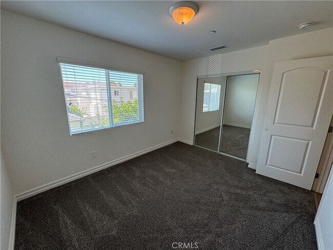 Building Photo - 2306 N Catalina St