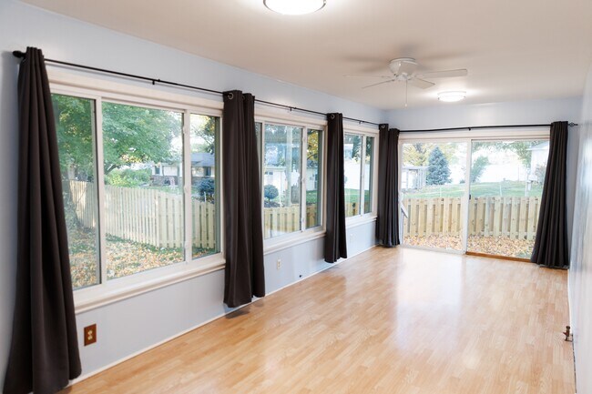 lakeview bonus room - 246 Lake Heights