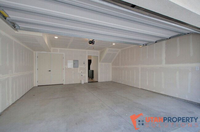 Building Photo - 351 W 800 N