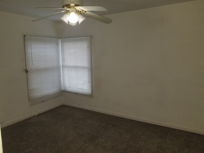 Building Photo - 2153 Findlay Ave