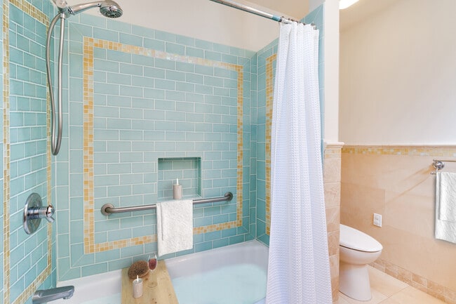 Building Photo - 1466 14th Ave