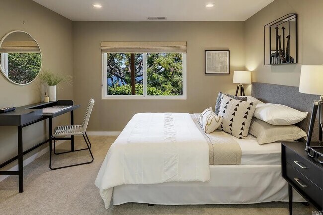 Building Photo - 118 Cazneau Ave