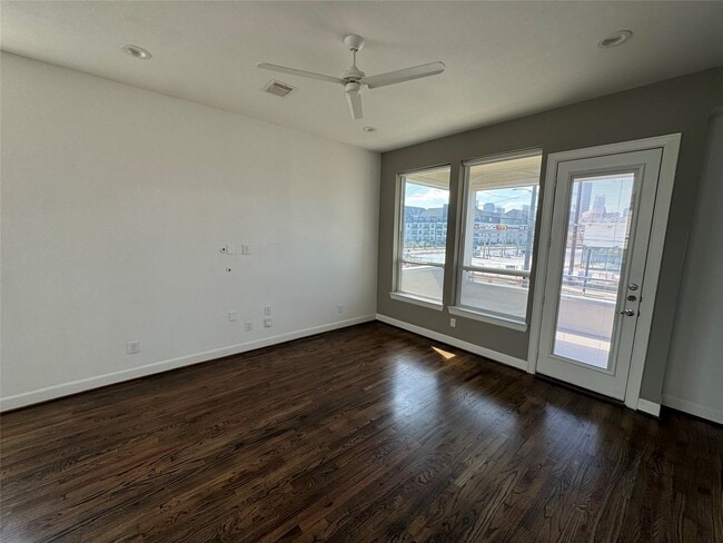 Building Photo - 304 Jensen Dr